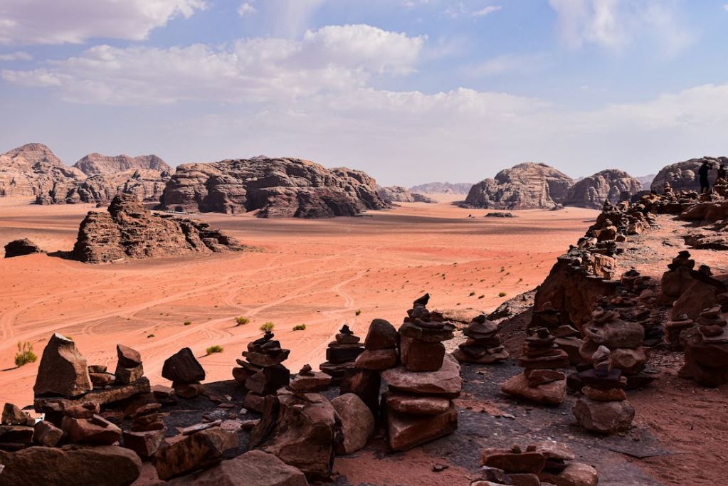 Séance de yoga dans le désert